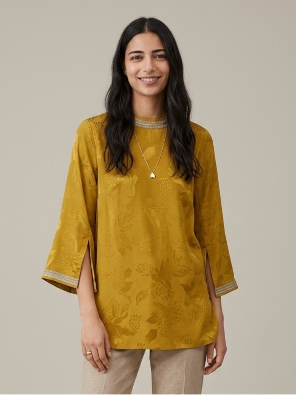 🄷&🄼 Jacquard-weave Tunic in softly draping viscose with a sheen. Size 8